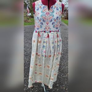 Cute printed sleeveless maxi dress size Medium NWT